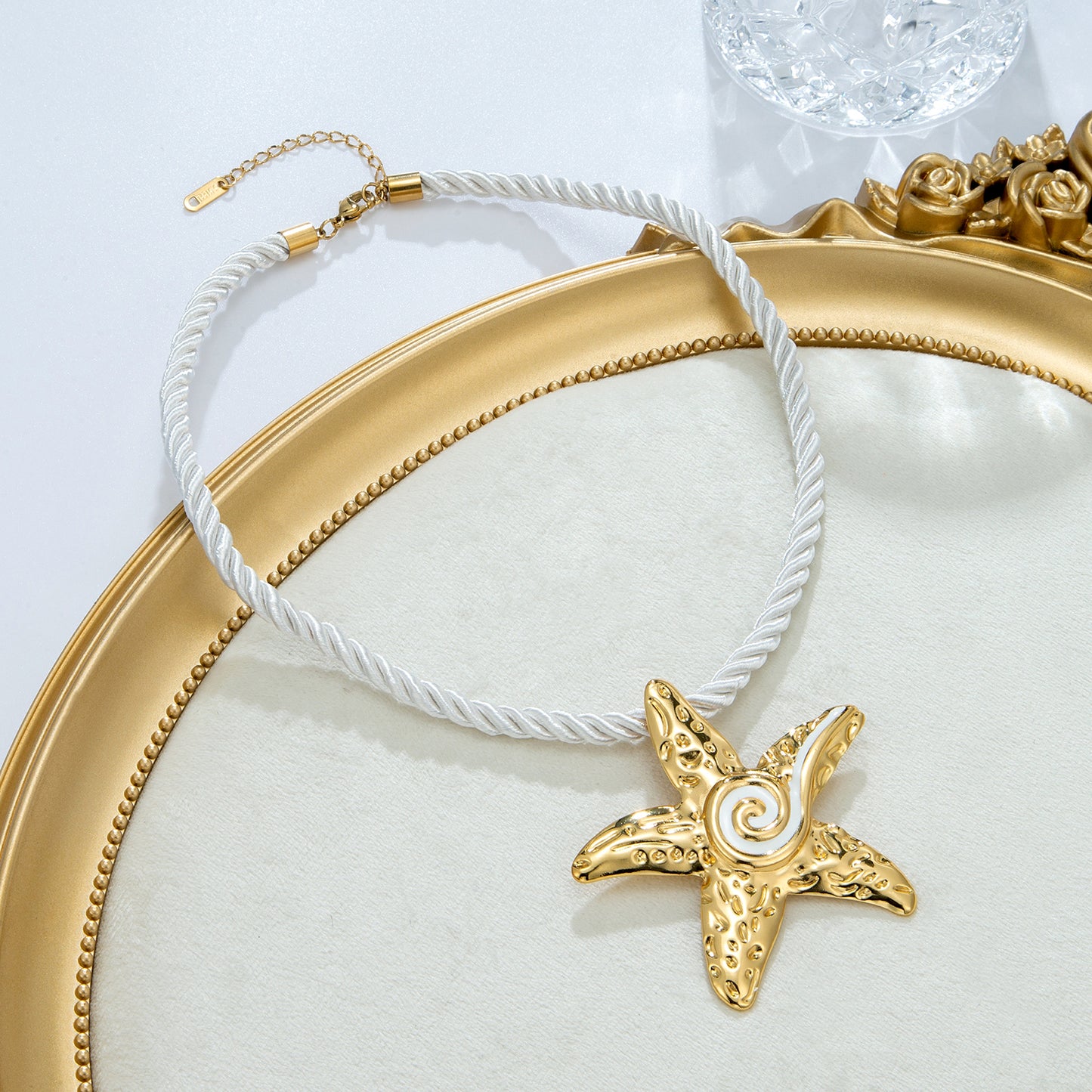 Collier étoile mer dorée corde