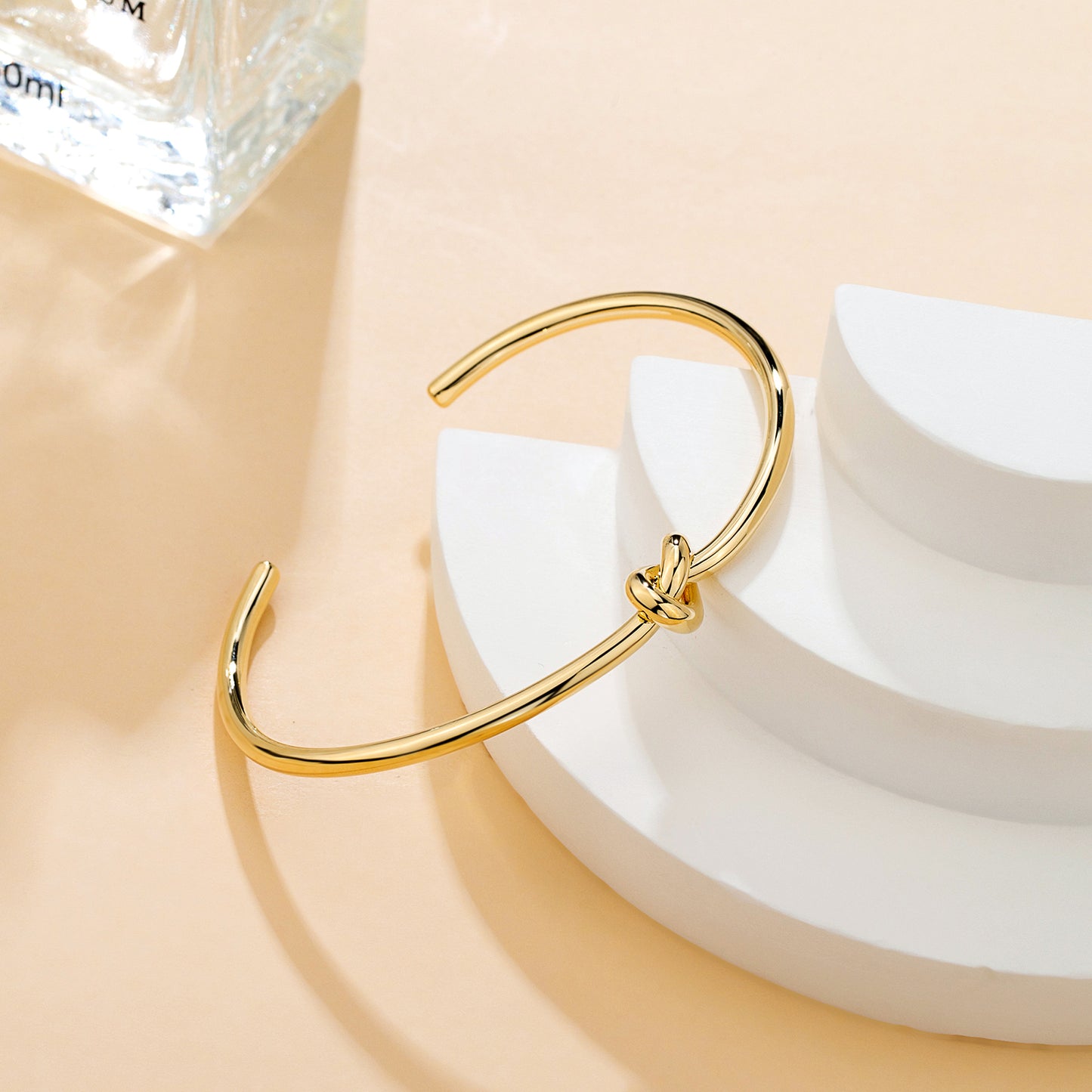 Bracelet fin nœud doré