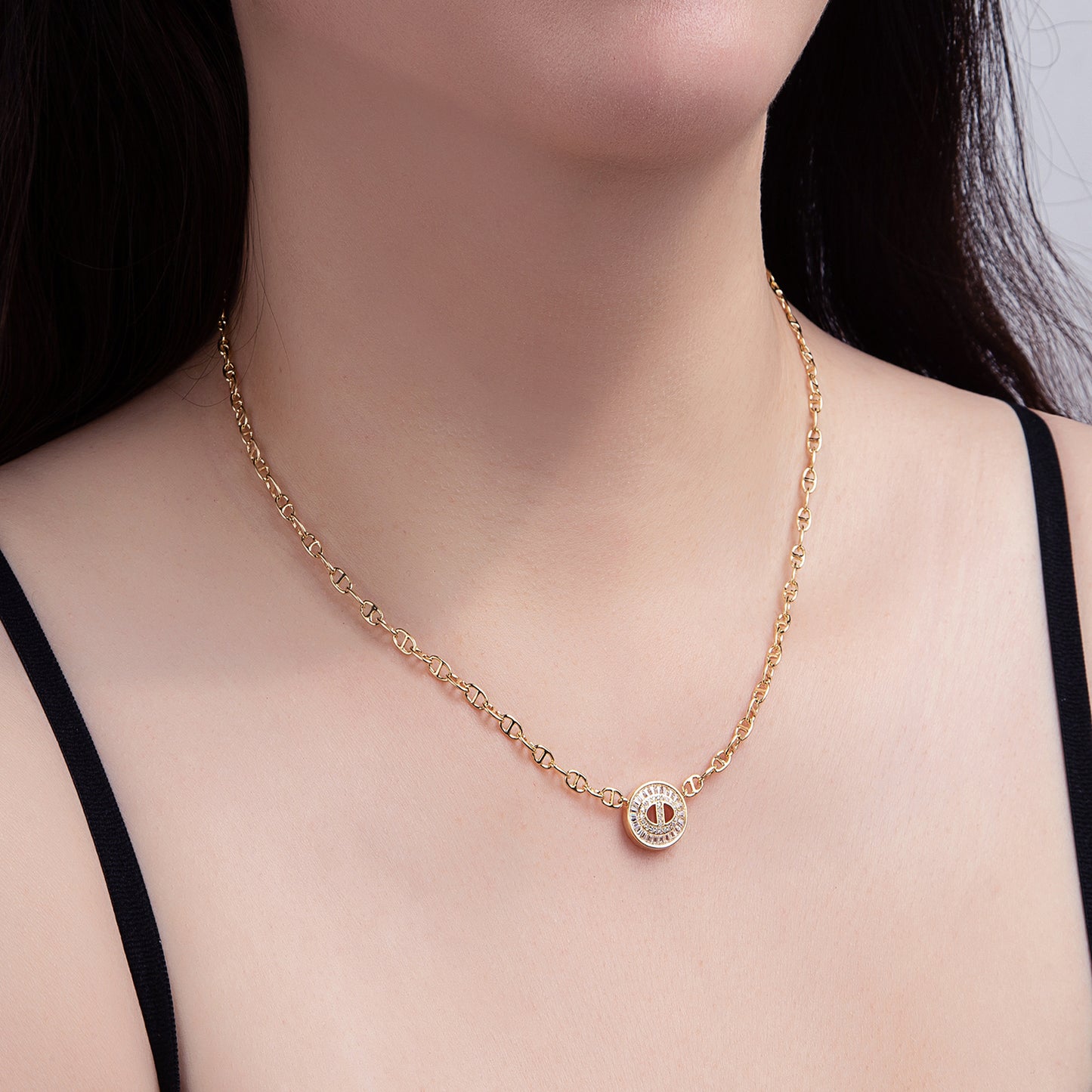 Collier doré médaillon strass