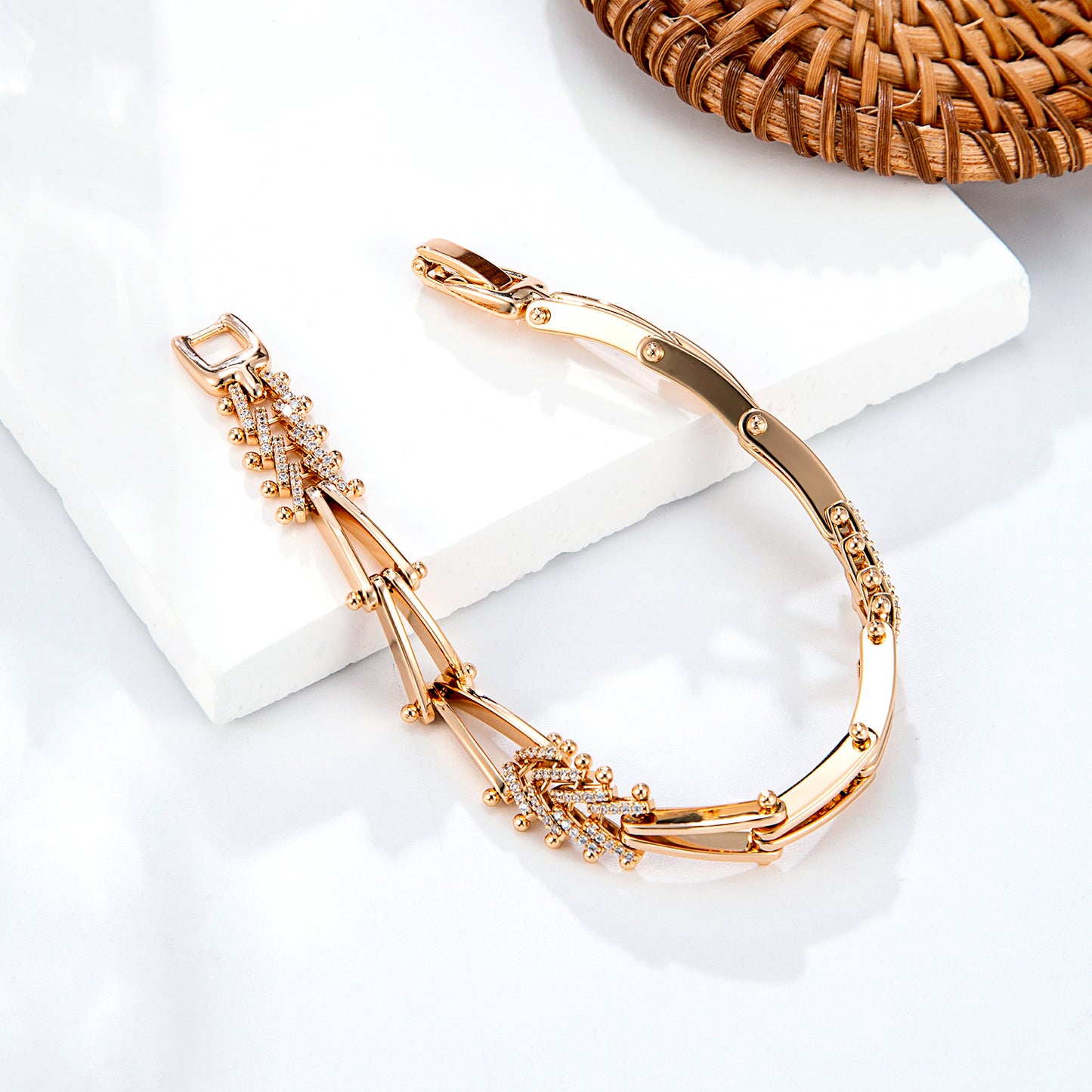 Bracelet doré motifs géométriques cristaux