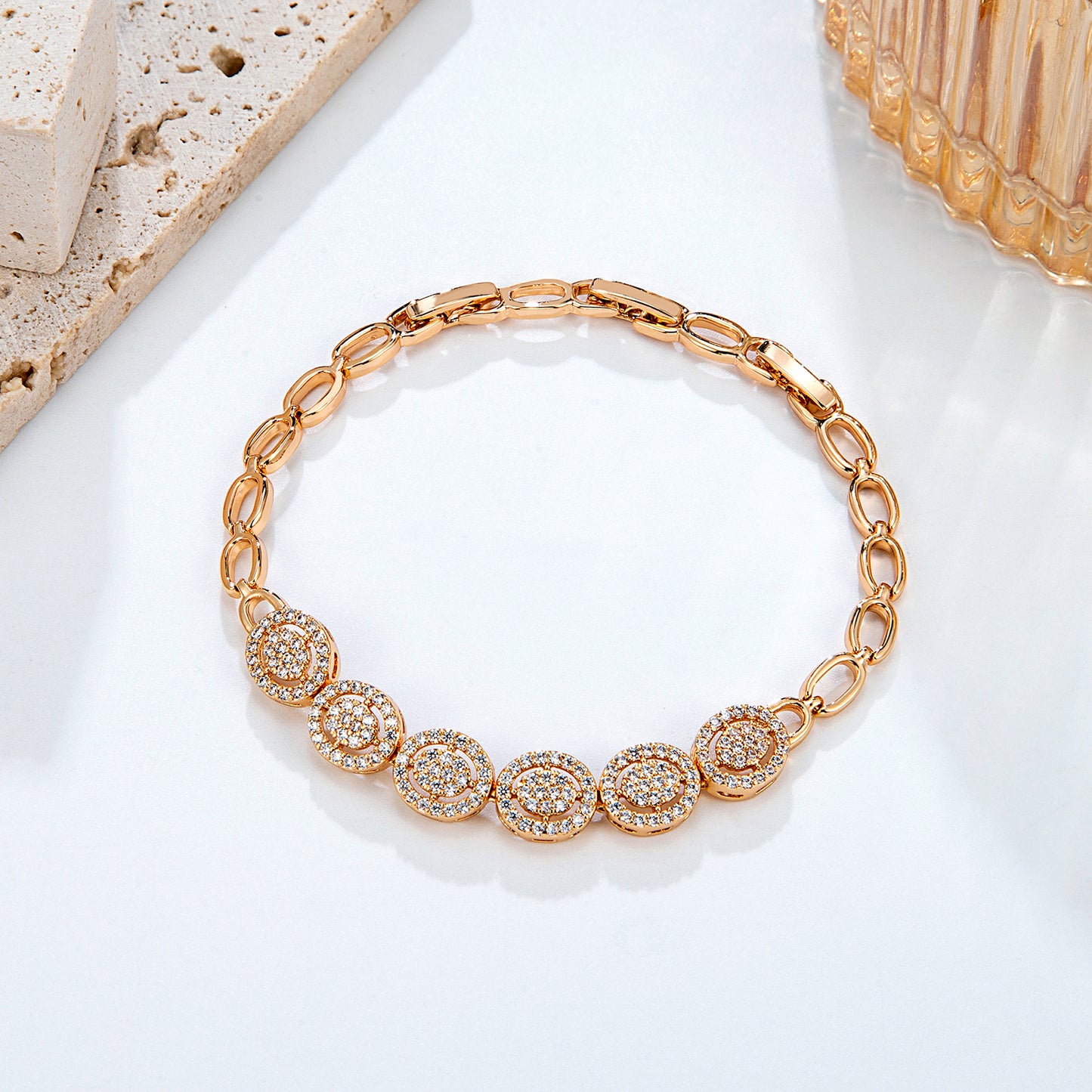 Bracelet chaîne médaillons cristaux dorés