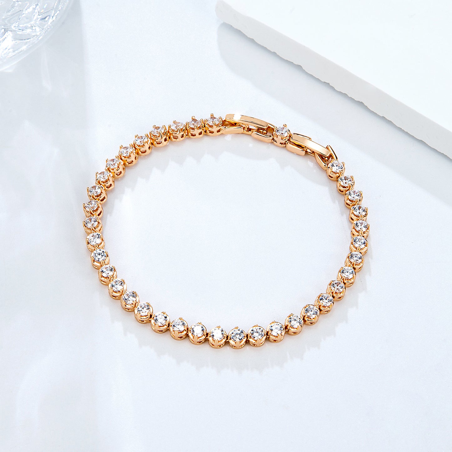 Bracelet tennis diamants dorés éclatants