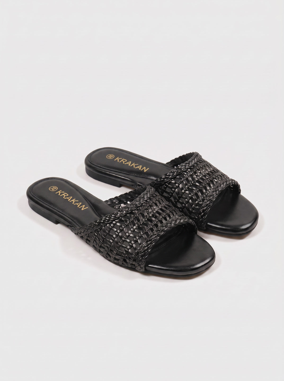 Mule Plat Adriana coloris Noir vue trois-quarts