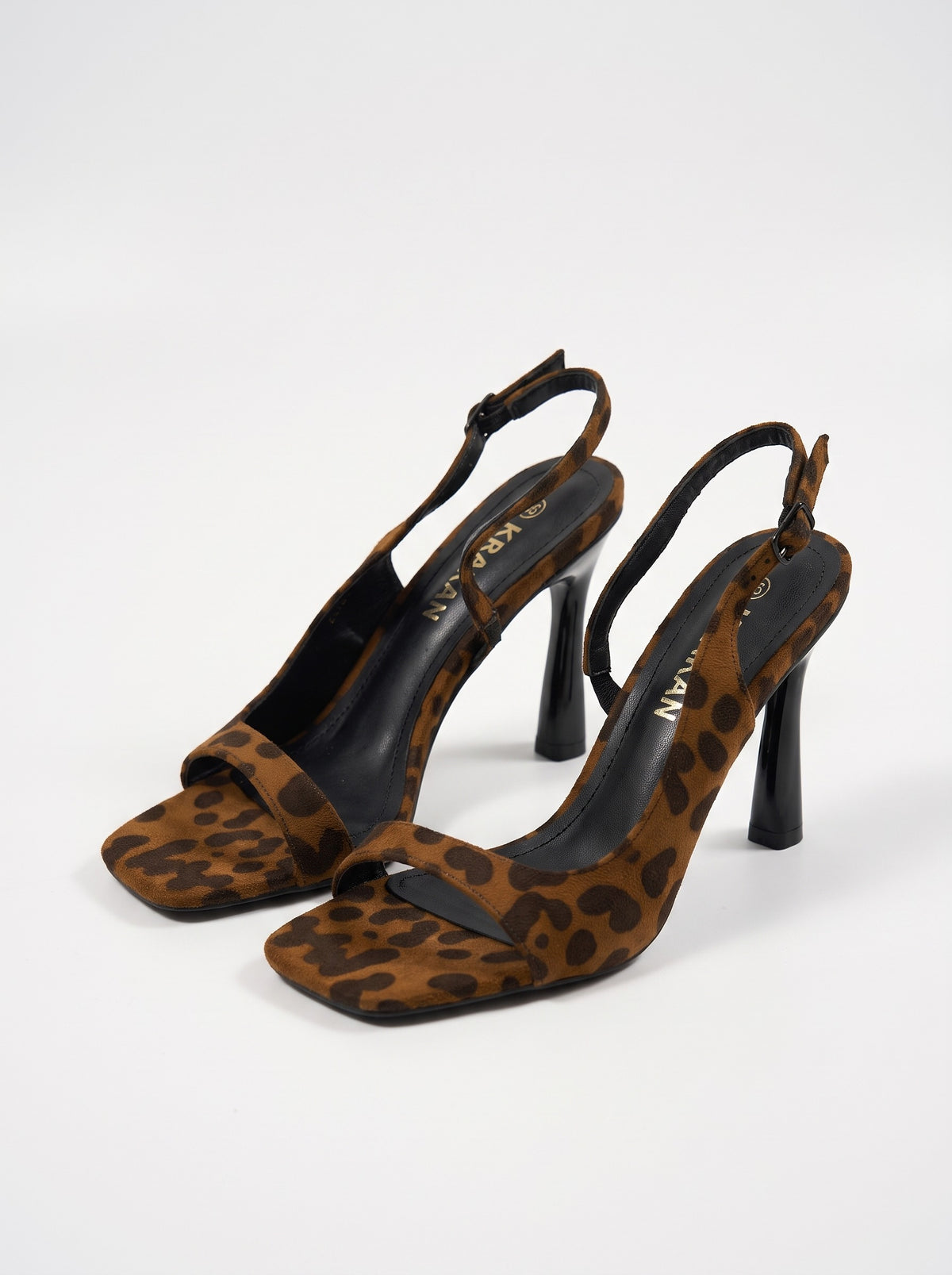 Sandale Talon Aimeria coloris Leopard vue trois-quarts