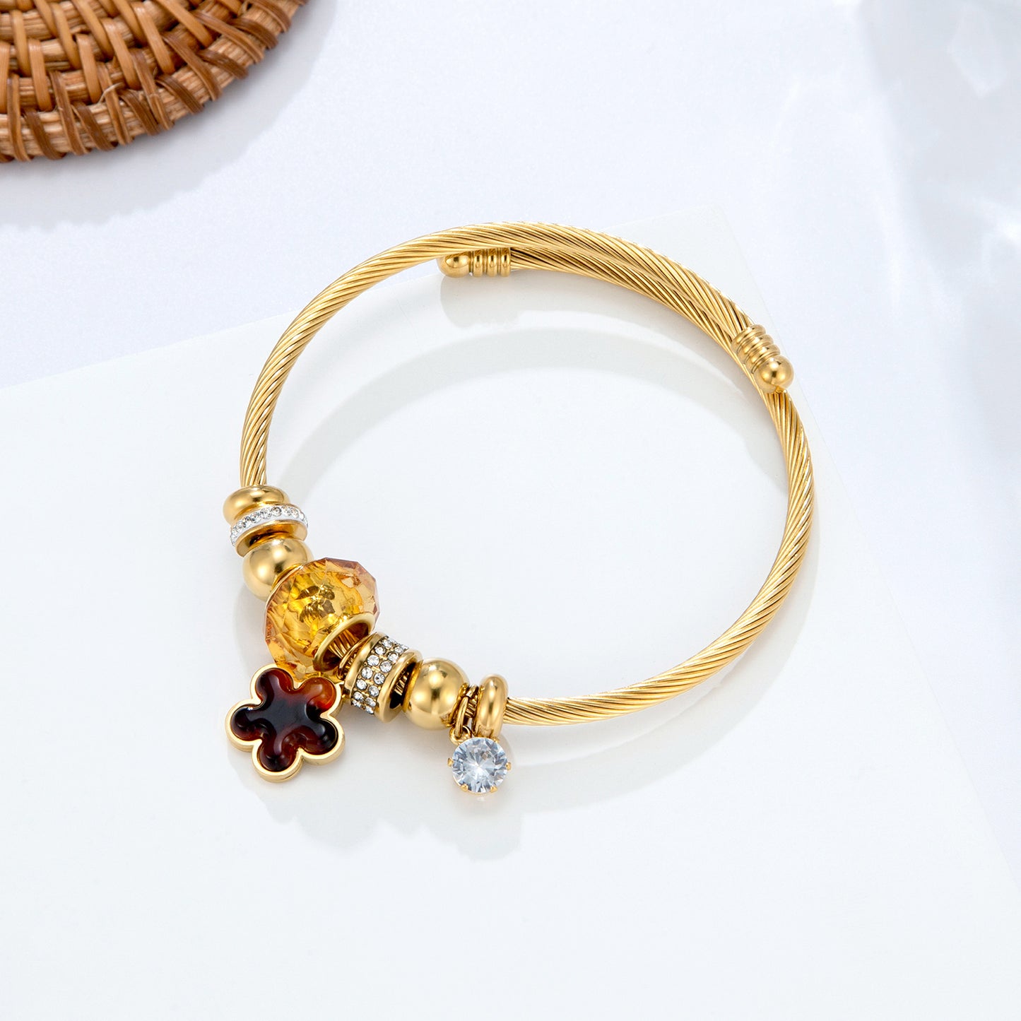 Bracelet jonc torsadé breloques dorées