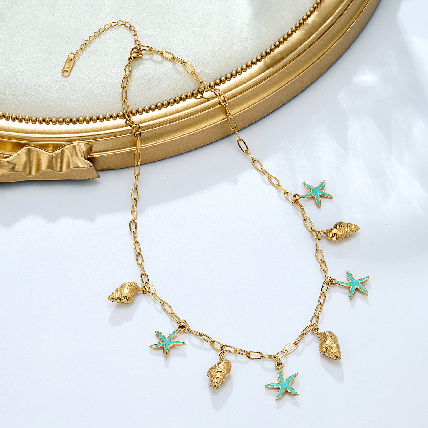 Collier doré breloques étoiles de mer & coquillages