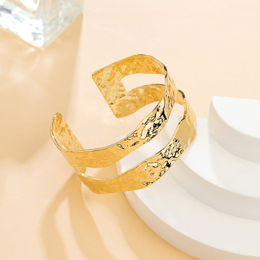 Bracelet rubans ajourés – martelé
