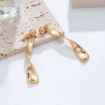 Boucles d'oreilles torsadées dorées