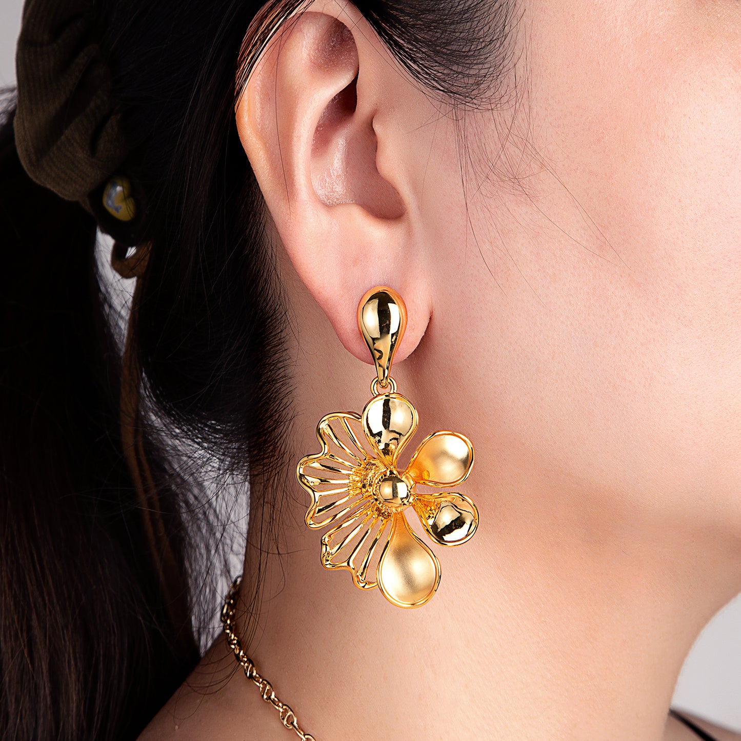 Boucles d'oreilles fleurs dorées