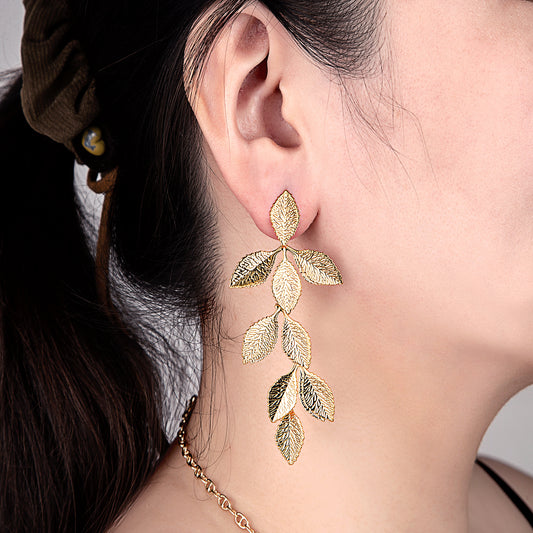 Boucles d'oreilles feuilles dorées pendantes