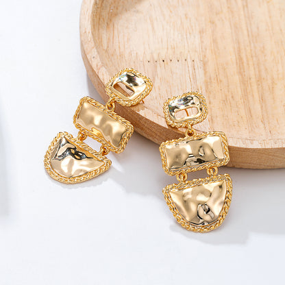 Boucles d'oreilles dorées géométriques pendantes