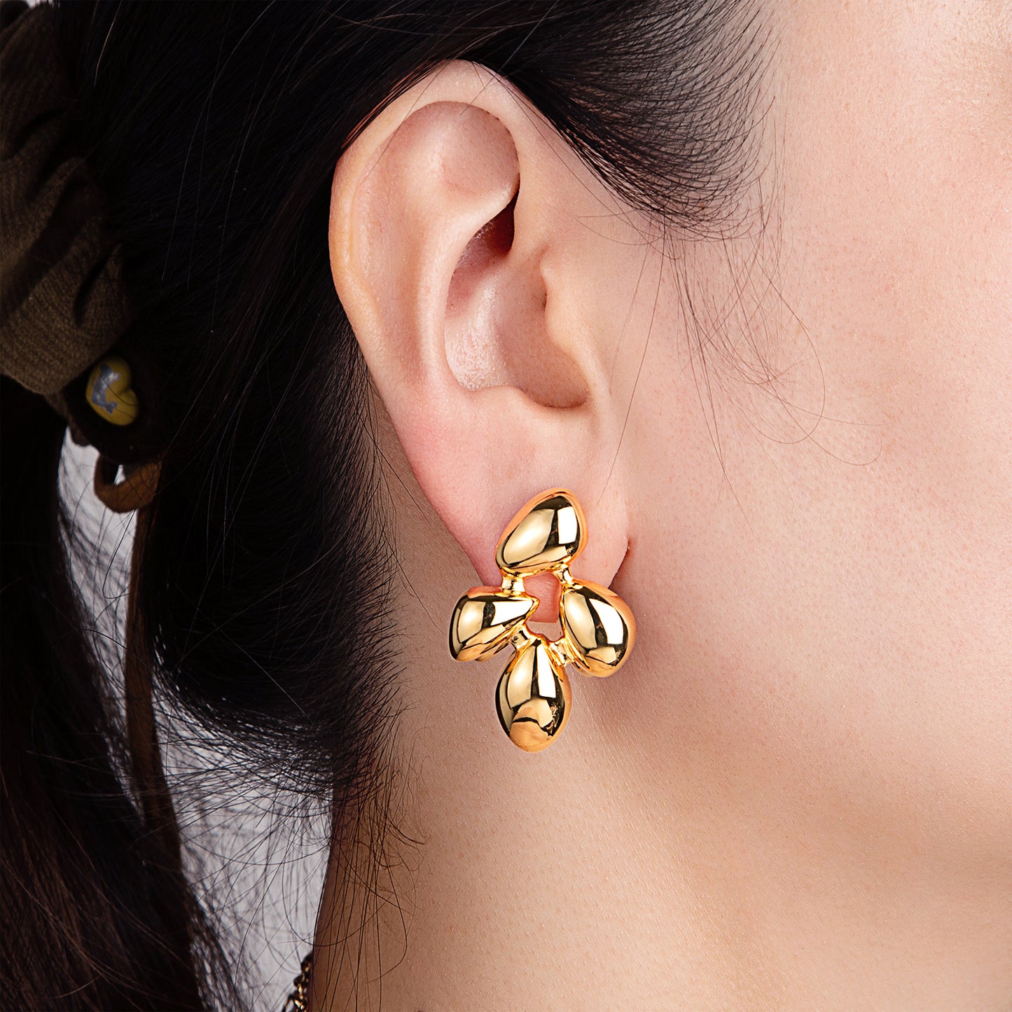 Boucles d'oreilles fleur dorée