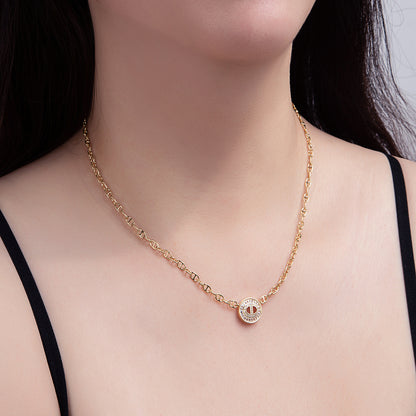 Collier doré médaillon strass