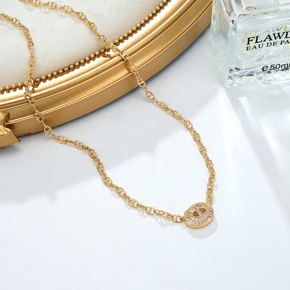 Collier doré médaillon strass