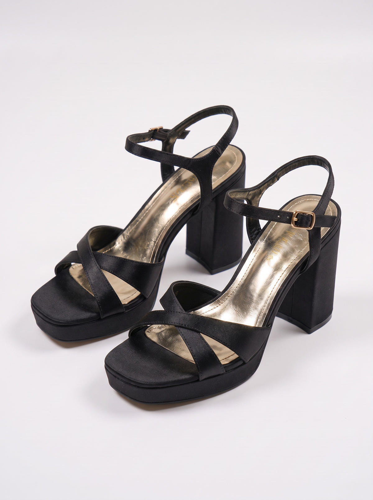 Sandale Talon Novella coloris Noir vue trois-quarts