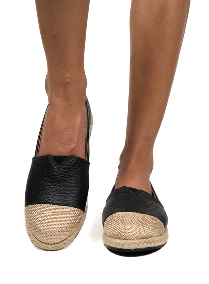 Espadrilles Rabia coloris noir sur fond blanc
