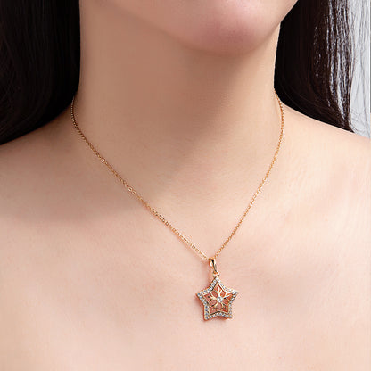 Collier pendentif étoile dorée pavée diamants