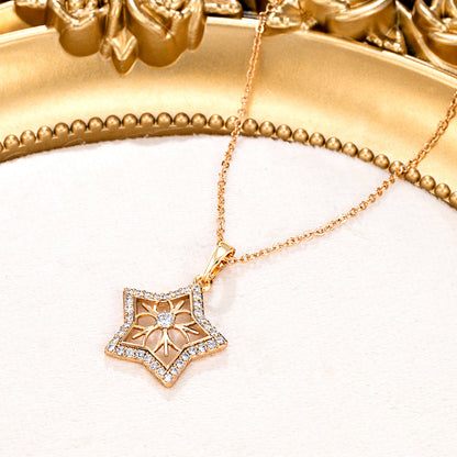 Collier pendentif étoile dorée pavée diamants