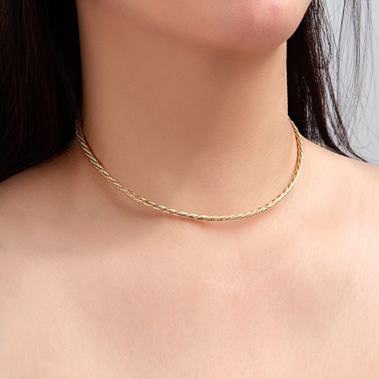 Collier chaîne torsadée dorée fine