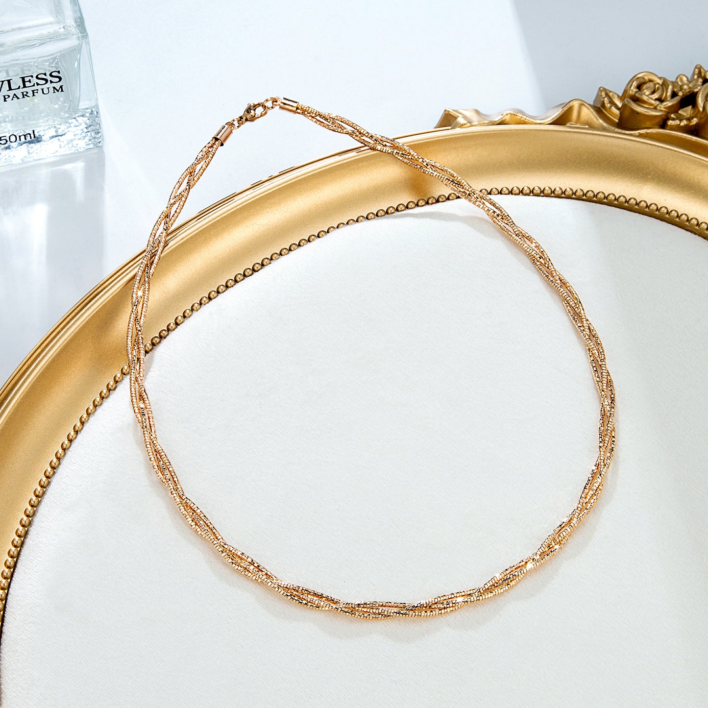 Collier chaîne dorée tressée fine