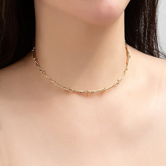 Collier chaîne torsadée dorée fine