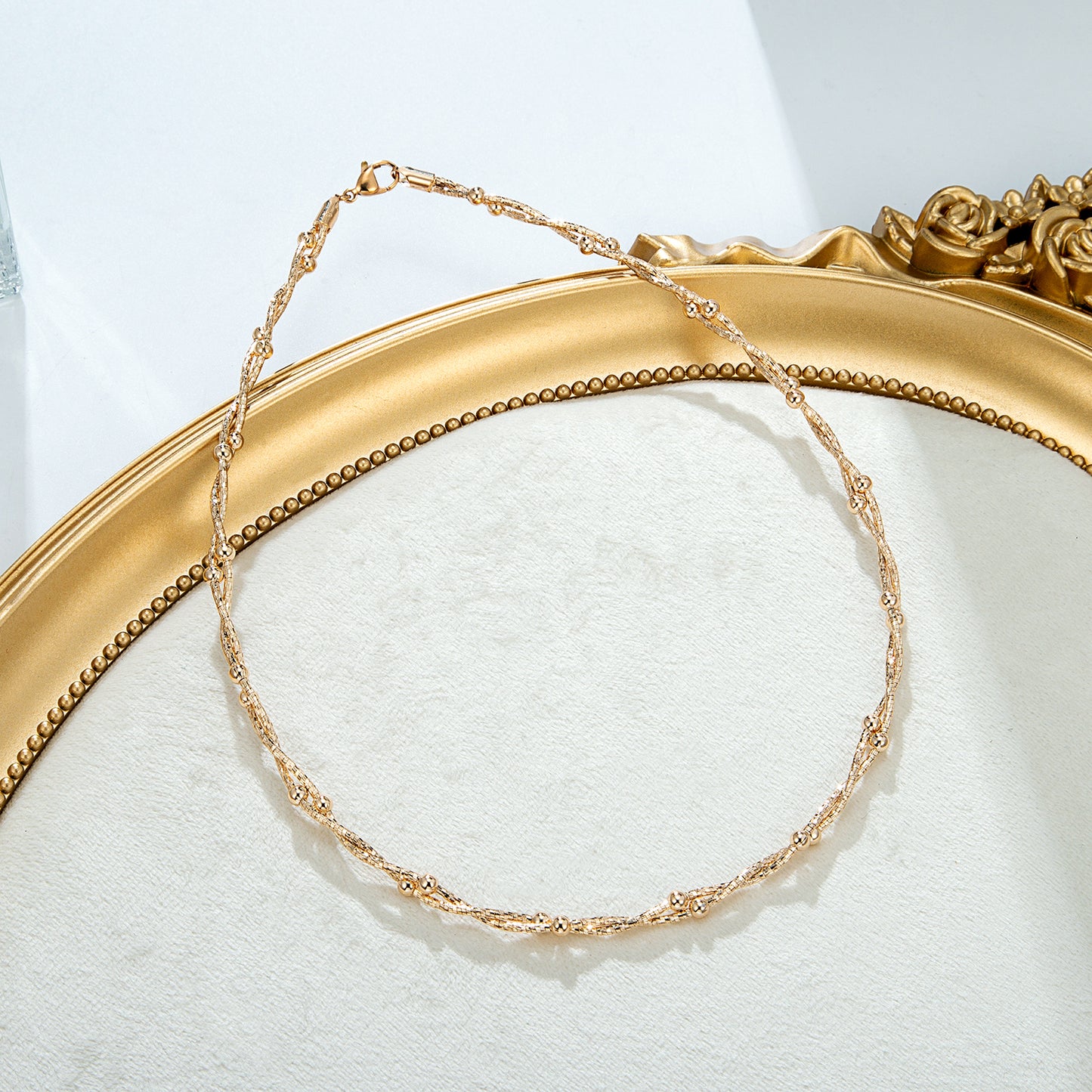 Collier chaîne torsadée dorée fine