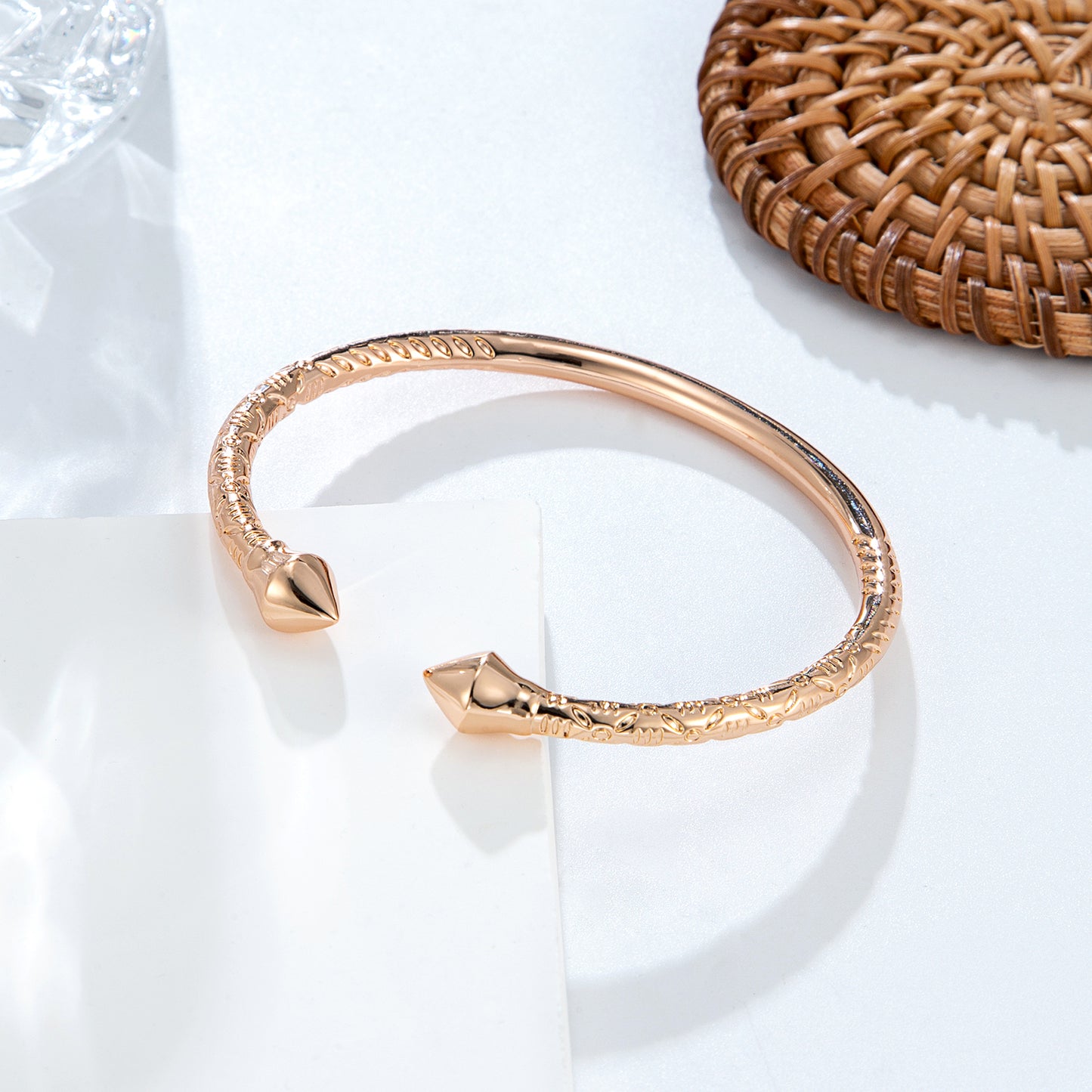 Bracelet jonc ouvert pointes dorées