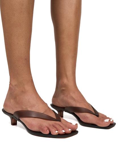 Tong Talon Ys005 coloris choco sur fond blanc