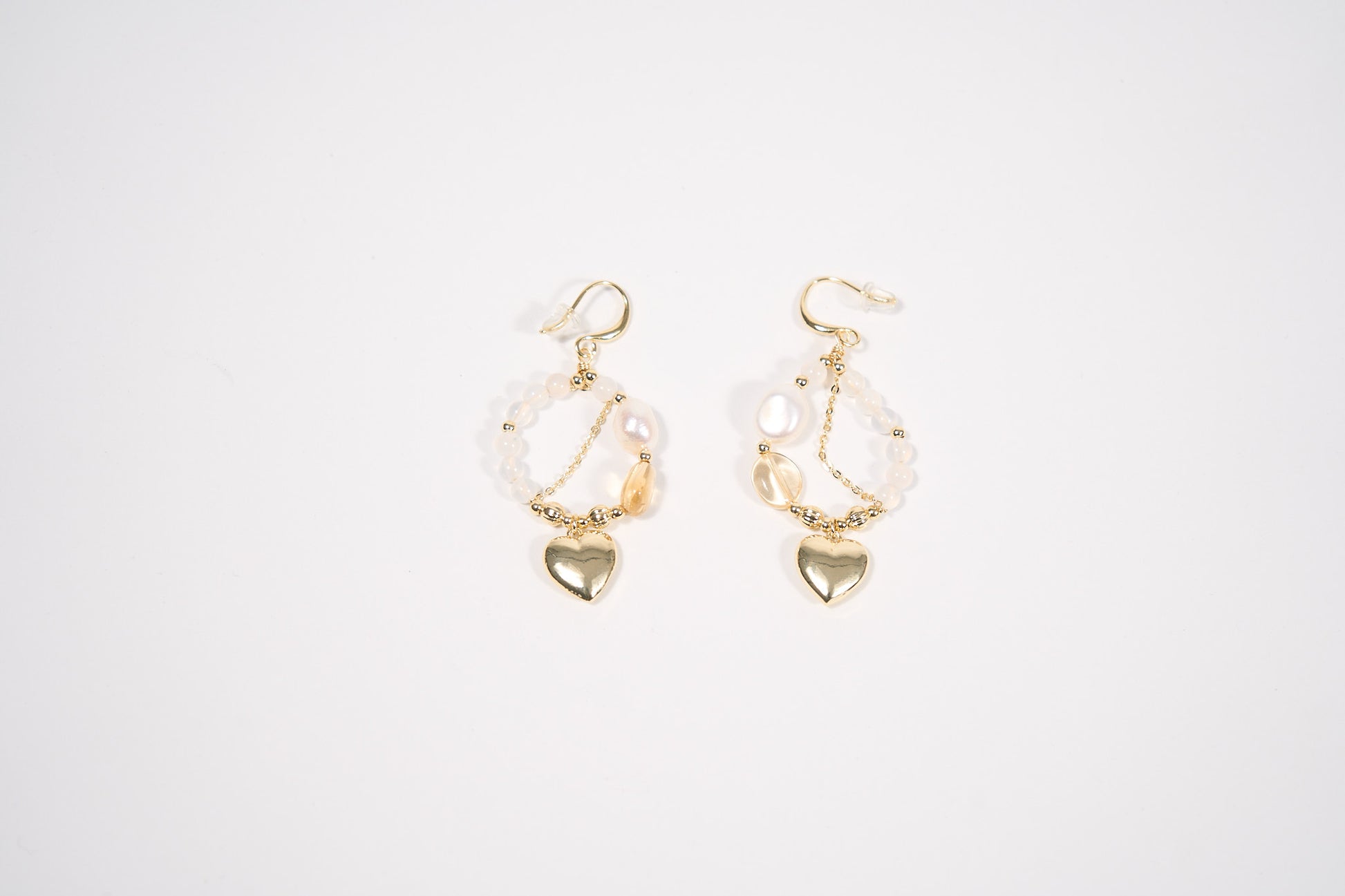 Parure en perles blanches et pendentif en cœur doré - Influence Chaussure, Mules et Sandales, livraison Réunion 974 Influence